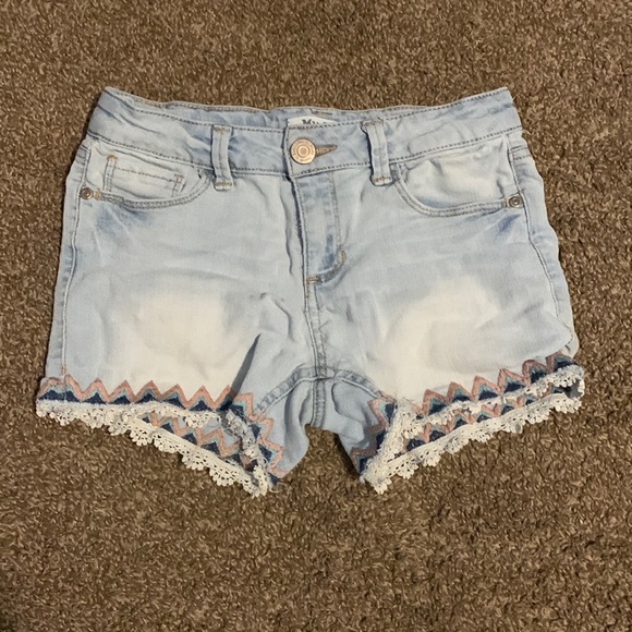 light blue shorts with pattern on the bottoms, elastic inside to change size - Picture 1 of 3